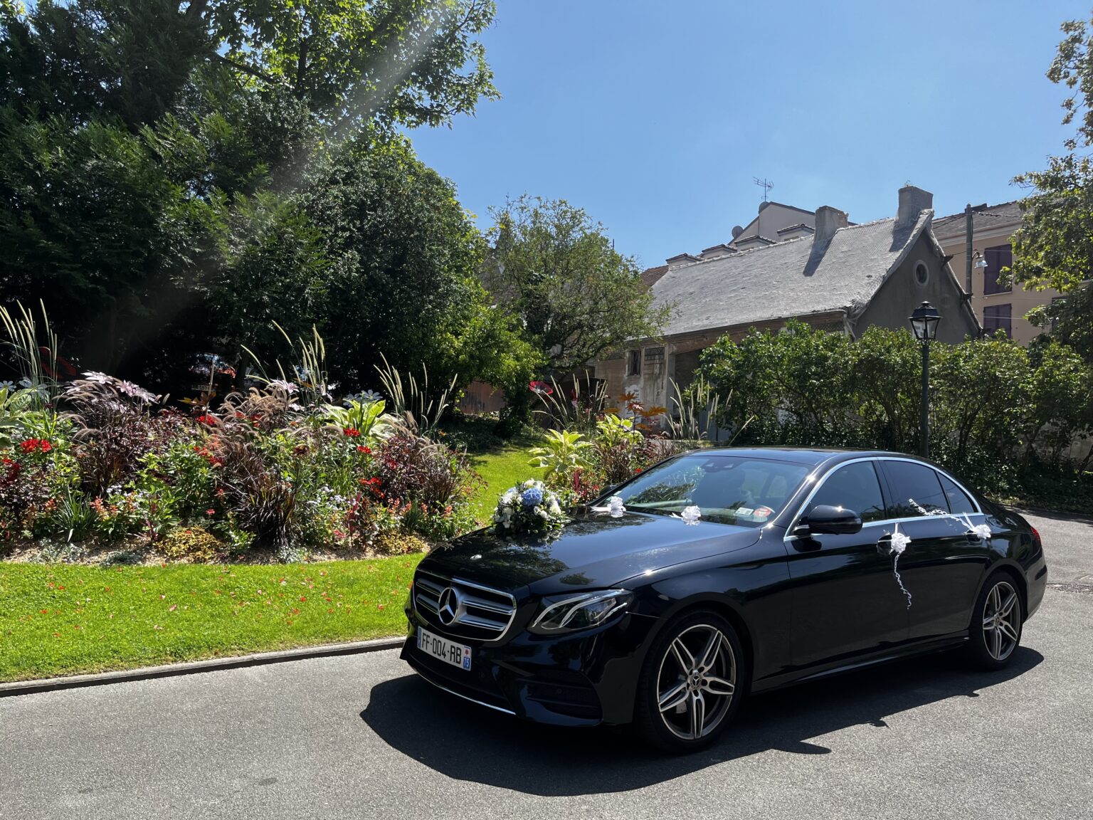 louez une voiture de luxe avec chauffeur pour votre mariage à paris et marne la vallée