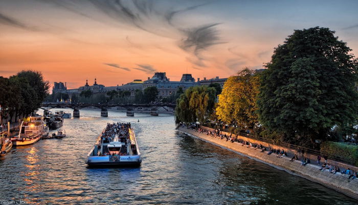 Paris full day tour highlights chauffeur private mercedes limousine van e class s class v class premium service drivre full day